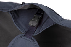 Punto de enganche en la espalda en Ruffwear Overcoat Fuse para correa segura.