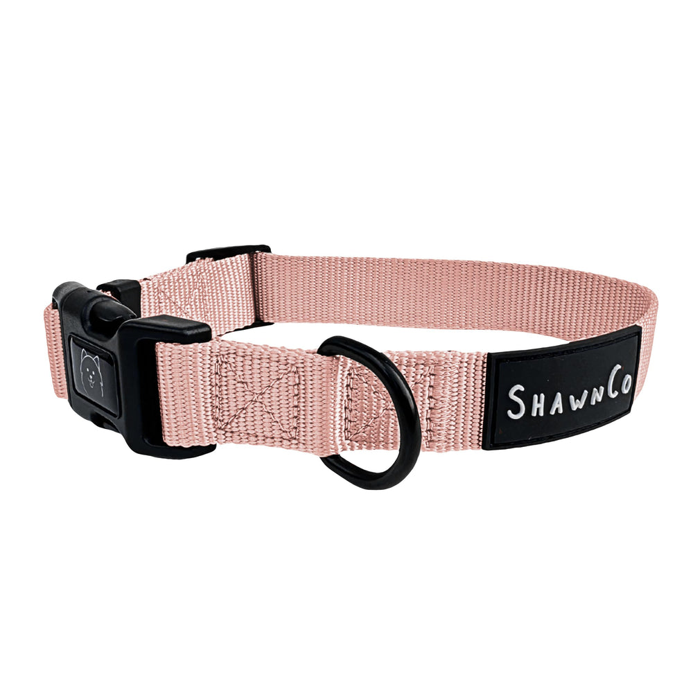 Collar ShawnCo en tono oro-rosa, cómodo y elegante para perros, ideal para paseos diarios.