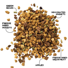 Simple Food Project pato-trucha: pellets visibles para una comida crujiente y apetitosa.
