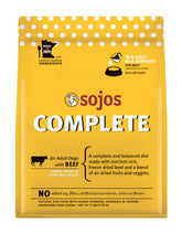 Sojos Receta completa de carne de res para perros, bolsa visible, lista para hidratar.
