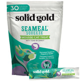Solid Gold envase squeeze atún SeaMeal, snack cremoso para gatos de interior.