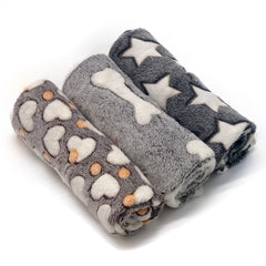 Manta SORKUT triple con estrellas, ideal para mantener cálidos a cachorros en casa.