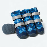 Spark Paws botas impermeables con camuflaje azul para perros, ideal en clima húmedo.