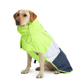 Spark Paws abrigo impermeable para perros con cobertura total, ideal para paseos en lluvia.