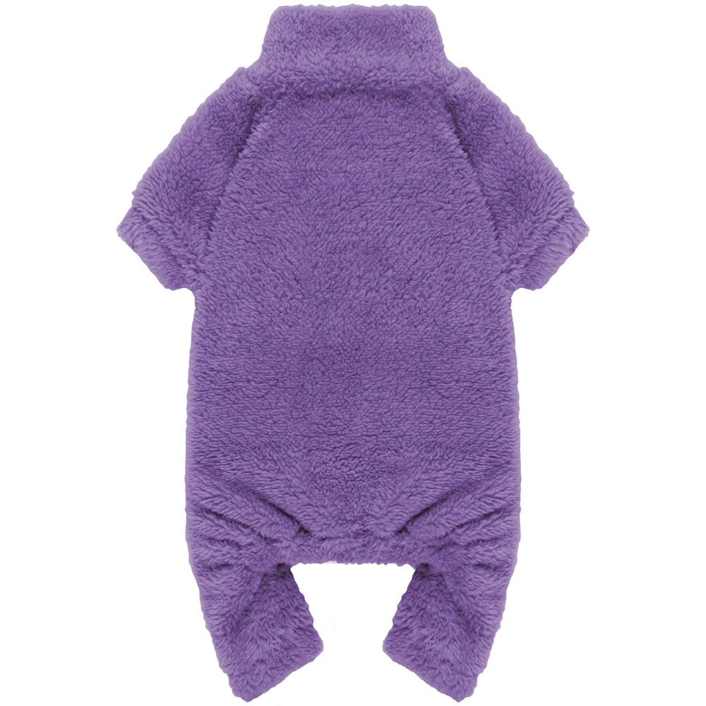 Pijama Stpiatue de peluche con cuello alto para calor suave.