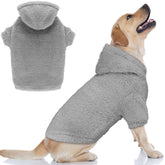 Stpiatue sudadera para perros grandes, frontal, mantiene al perro abrigado durante paseos fríos.