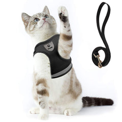 Arnés Supet para gatos con malla suave y ajuste cómodo para paseos.