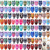 Sweetude bandanas para perros con cuadros y patitas, ideal para paseos y fotos.