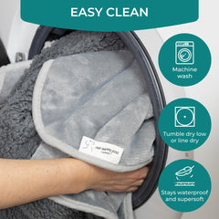 Manta impermeable para perros grandes en ambiente de sala con uso diario.