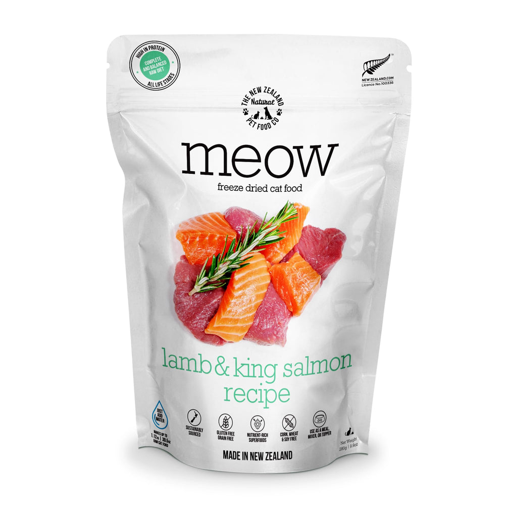 Meow de The New Zealand Natural Pet Food Co: alimento seco liofilizado de cordero y salmón, proteína alta.