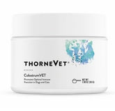 ThorneVet ColostrumVET, pote de polvo para apoyar la inmunidad en perros y gatos.