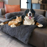 Tinaco cama-alfombra calma para perros y gatos, suavidad que favorece el descanso.