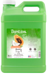 TropiClean 2 en 1 para perros, botella vertiendo champú, aroma papaya duradero.