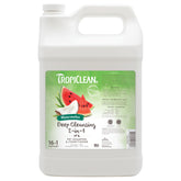 Tropiclean 2 en 1 para perros: botella de champú con aroma a sandía para limpieza profunda.