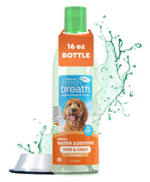 TropiClean Fresh Breath Water Additive muestra la botella para mejorar el aliento de perros.