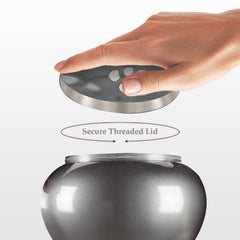 Base protectora evita rayaduras y protege superficies con la urna gris.