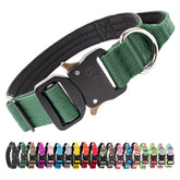 El tspro collar-perro-tactico con asa acolchada ofrece control cómodo durante paseos diarios.