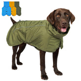 Capa impermeable Tuff Pupper protege todo el cuerpo del perro en la lluvia.