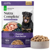 Nutra Complete de Ultimate Pet Nutrition en bolsa, cerdo liofilizado para perros.