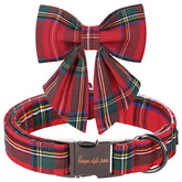 Unique style paws collar con cuadros rojos para Navidad, ideal para paseos festivos.