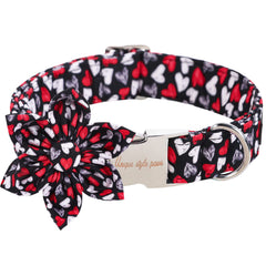 Collar Unique Style Paws, lazo flor negro y rojo, perfecto para San Valentín.
