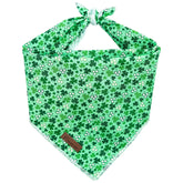 UP URARA PUP bandana verde con trébol, ideal para San Patricio en perros medianos y grandes.