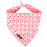 UP URARA PUP pañuelo Valentín con corazones, ideal para ocasiones especiales.