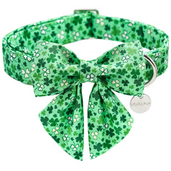 Collar UP URARA PUP con lazo San Patricio; ideal para fiestas y paseos.