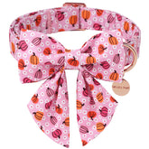 UP URARA PUP collar Halloween rosado con lazo, ideal para paseos festivos.