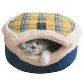 Urnat cueva gato con plaid interior corduroy refugio acogedor.