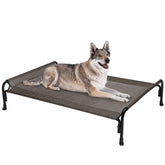 Cama para perro Veehoo elevada para exterior con estructura de acero resistente.