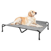 Cama elevada Veehoo para perros grandes, descanso cómodo y fresco al aire libre.