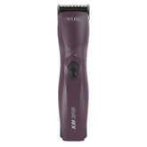 Wahl Pro Animal KM Supera en mano, clipper sin cables para mayor movilidad y comodidad.