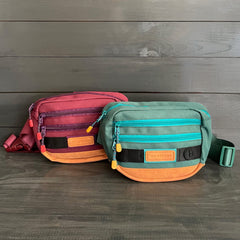 Dispenser de bolsas Wilderdog Huckleberry, práctico para paseos