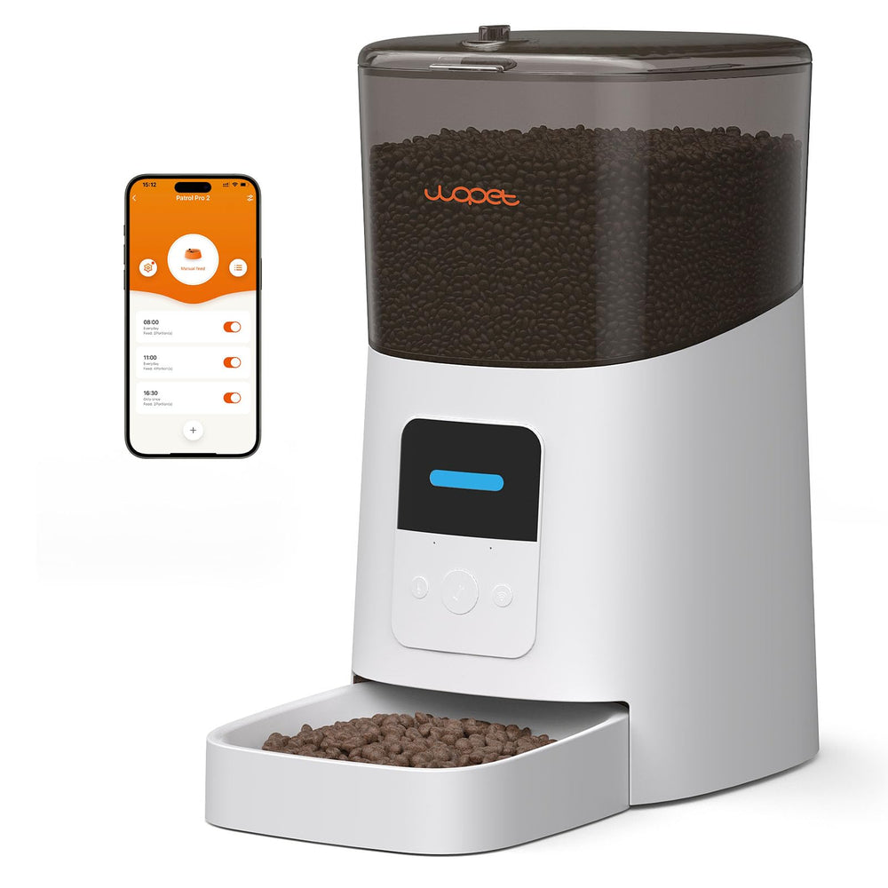 Alimentador automático WOPET 6L en interior, control remoto desde la app.