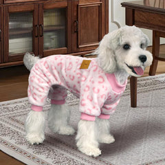 XPUDAC pijama para perro leopardo frontal, perfecto para paseos invernales.