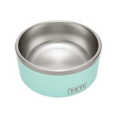 Capacidad de 64oz en el tazón YETI Boomer para comida o agua.
