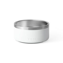 YETI Boomer 4 con anilla antideslizante para evitar movimientos durante la comida.