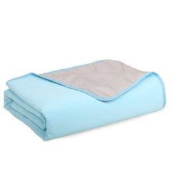 ZAKAPAWS manta enfriante para perros sobre sofá, sensación fresca al instante.