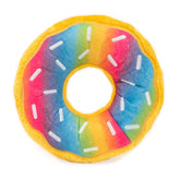 ZippyPaws Jumbo Donutz arcoíris sin relleno para juego limpio y menos desorden.