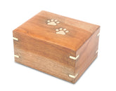 Urna ZIYA de madera con patas bronce incrustadas para un memorial elegante.