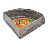 Cuenco de Zoo Med en esquina con roca grande, ideal para remojar reptiles.