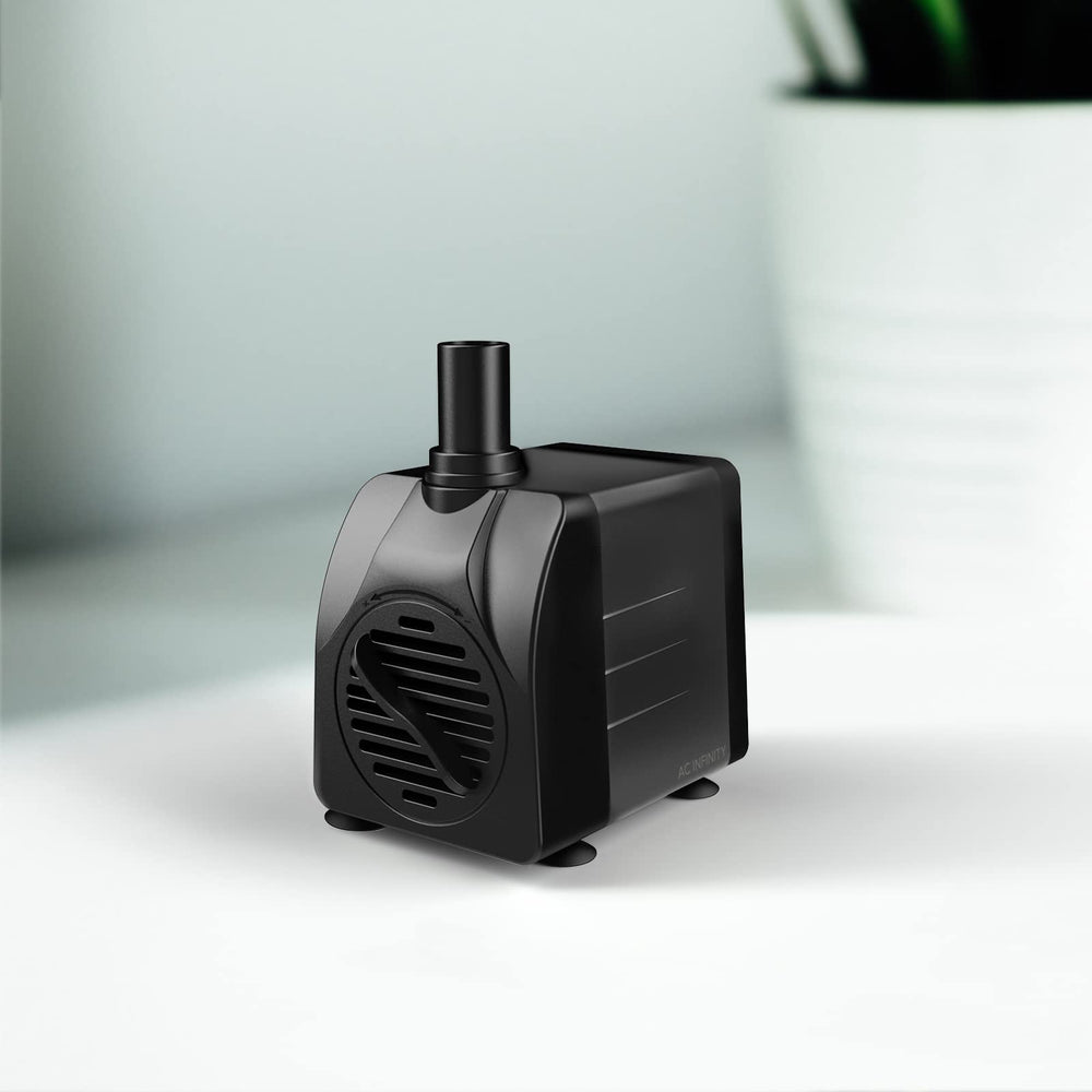 Bomba AC Infinity de tamaño compacto para instalación discreta.