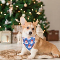 ADOGGYGO bandana navideña para perros con muñeco de nieve, perfecta para paseos invernales.
