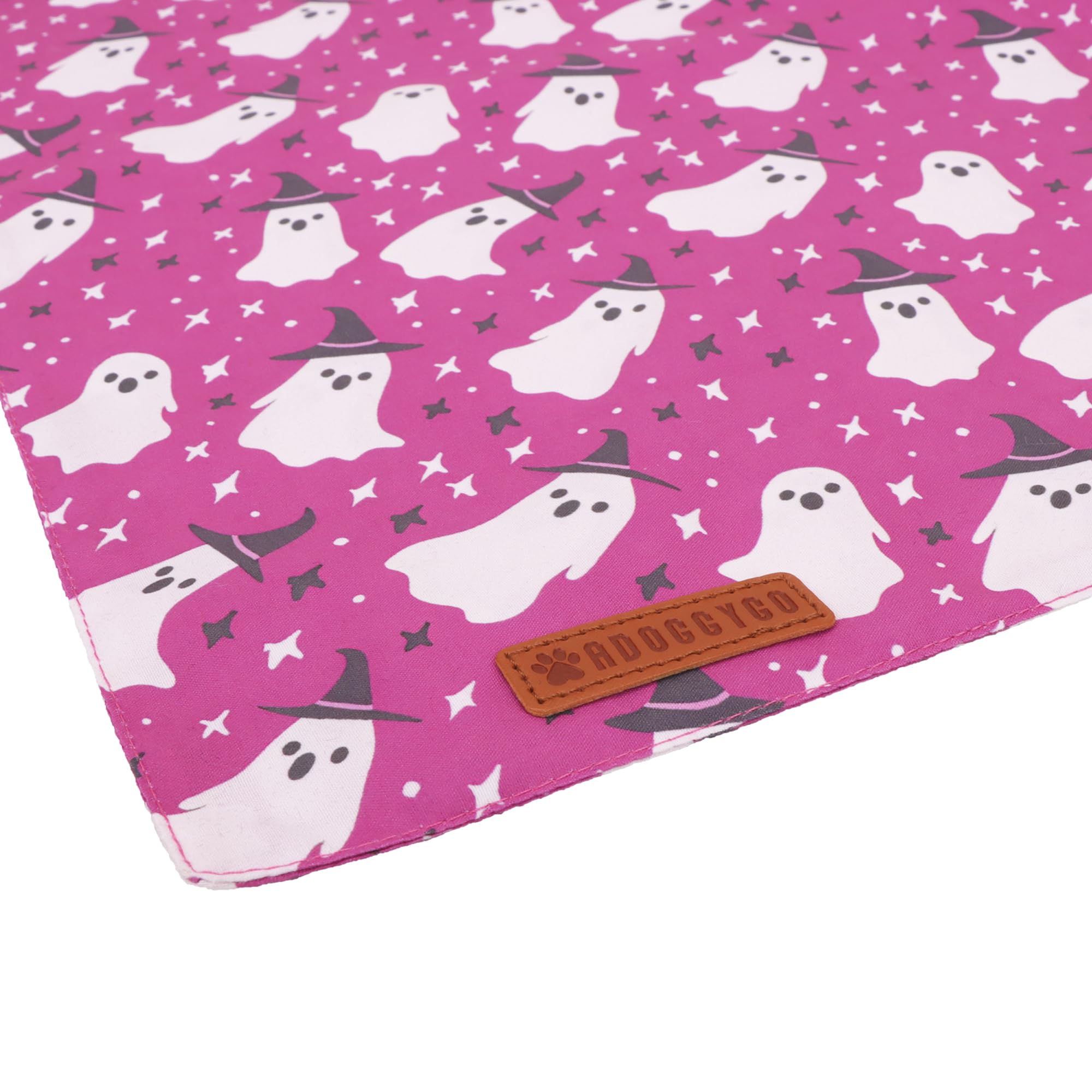 Paquete ADOGGYGO con dos bandanas listas para regalo.