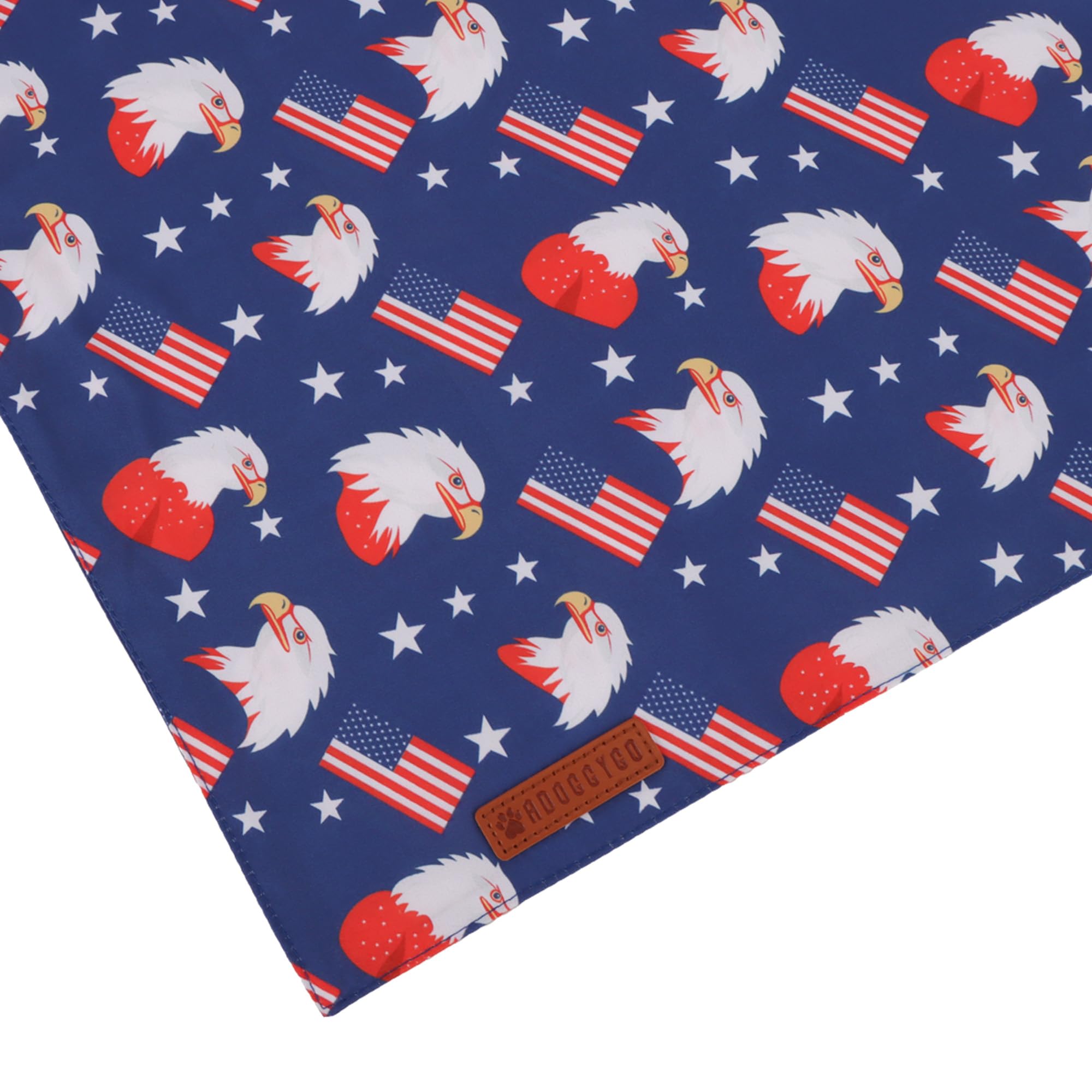 ADOGGYGO bandana en empaque listo para regalo o compra individual.