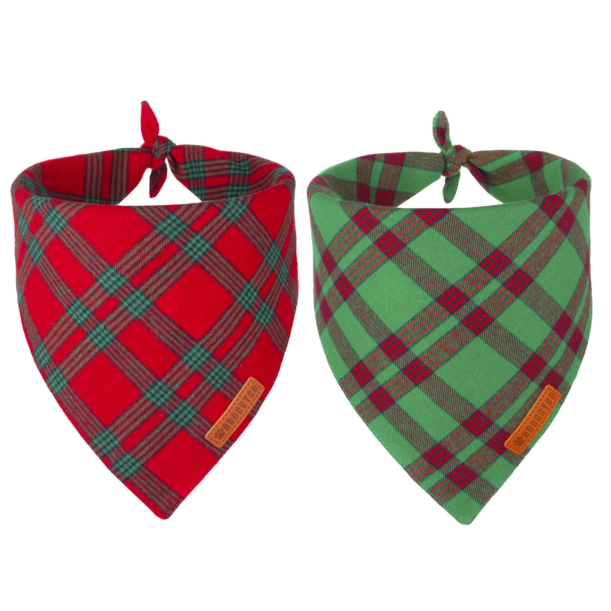 Bandanas navideñas ADOGGYGO para perros, vista frontal con cuadros rojo y verde, ideal para fotos festivas