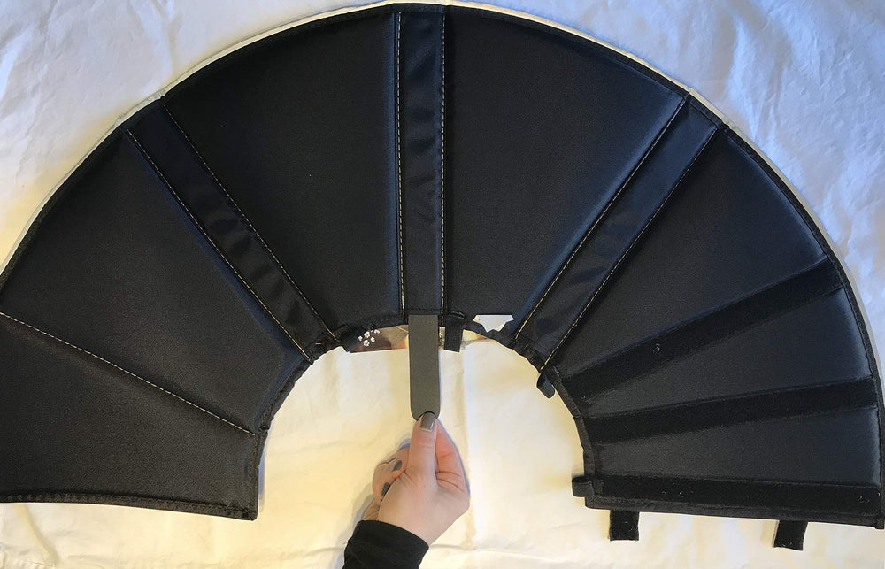 All Four Paws Comfy Cone barras removibles para mayor flexibilidad.