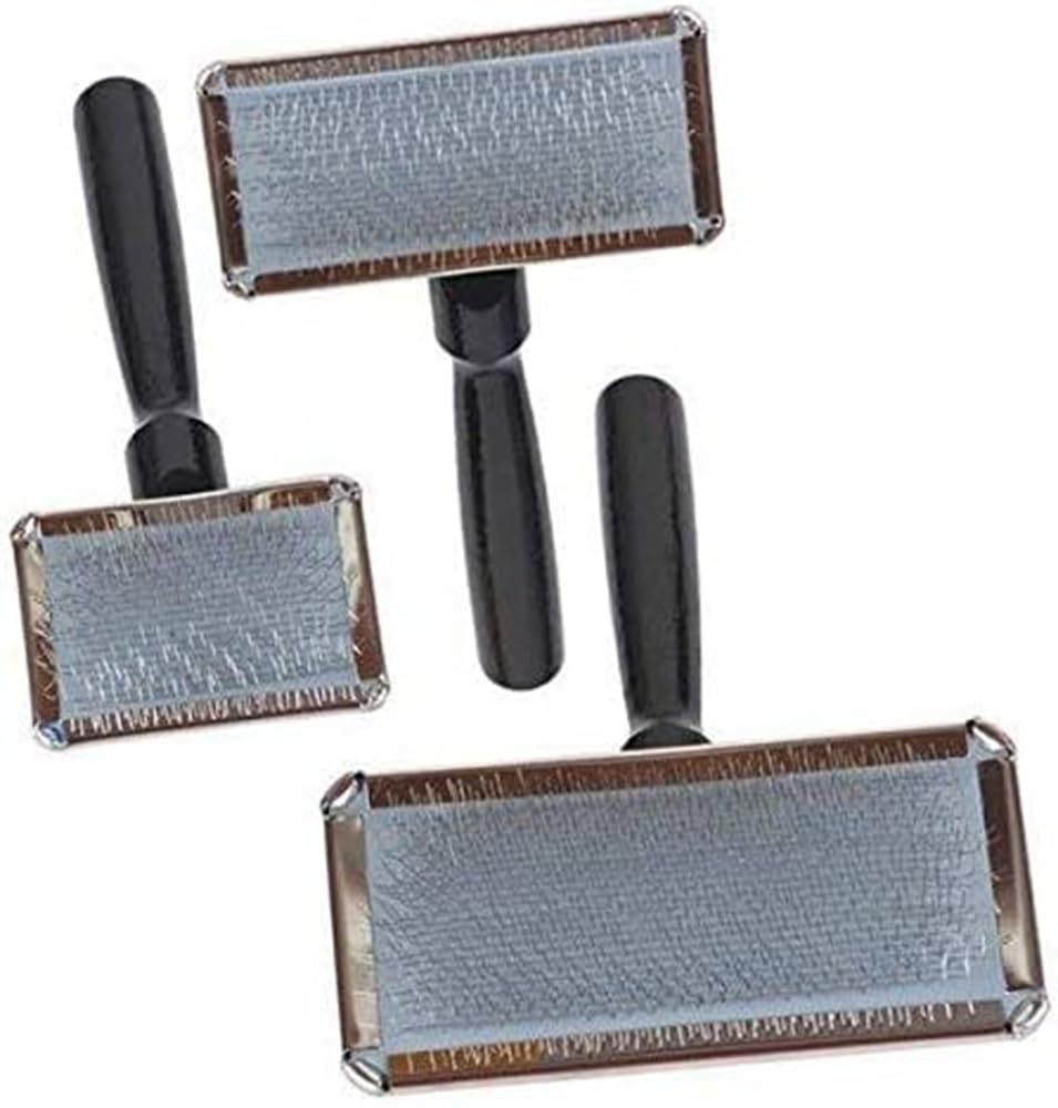 All Systems Slicker Brush, mango de madera para comodidad y control durante el cepillado.