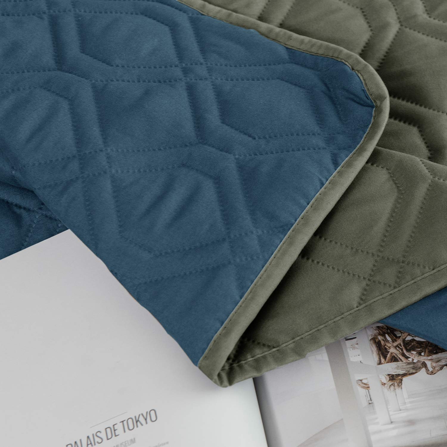 Ameritex doble cara reversible ofrece dos colores para combinar muebles.